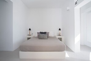 1 slaapkamer, een kluis op de kamer, een strijkplank/strijkijzer