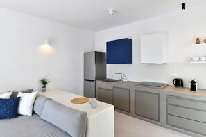Fridge, microwave, coffee/tea maker, electric kettle