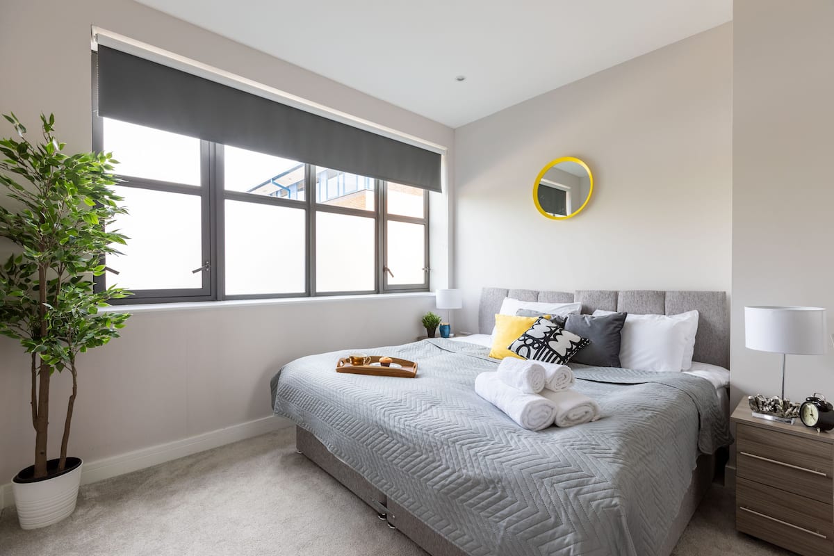 1 bedroom, premium bedding, desk, laptop workspace