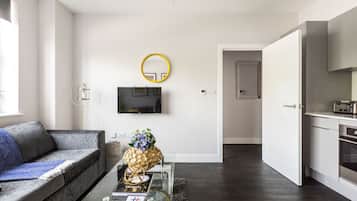 40-inch flat-screen TV with digital channels, TV, Netflix