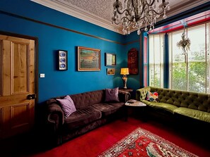 Smart TV, fireplace, books - Beautiful Victorian House in Whitby (Whitby)