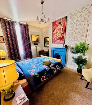 4 bedrooms, iron/ironing board, free WiFi, bed sheets - Beautiful Victorian House in Whitby (Whitby)