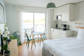 Studio | Individueel gemeubileerd, verduisterende gordijnen, geluiddichte muren