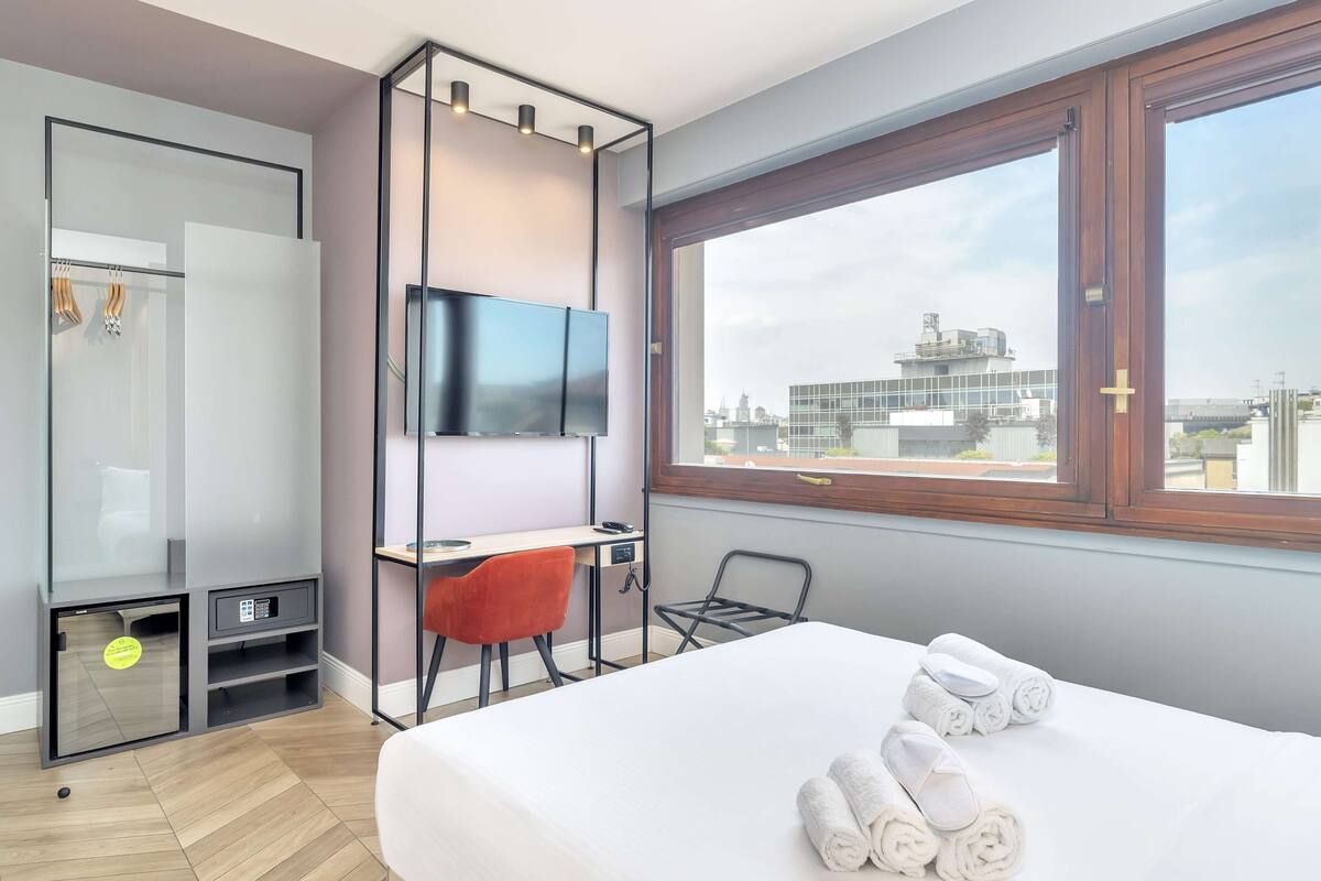 standard double room, non smoking, terrace | in-room safe, desk, laptop workspace, soundproofing