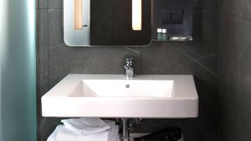 Regnsturtuhaus, hárblásari, skolskál, handklæði