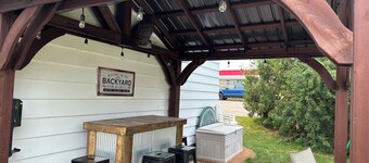 The Lake Mason Lodge - Entire "Lodge" for large groups!