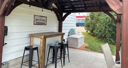 The Lake Mason Lodge - Entire "Lodge" for large groups!