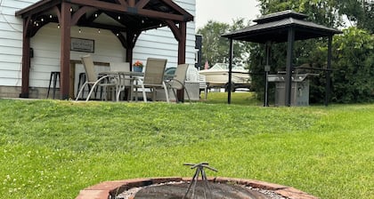 The Lake Mason Lodge - Entire "Lodge" for large groups!