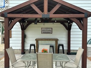 Outdoor dining - The Lake Mason Lodge - Entire "Lodge" for large groups! (Briggsville)