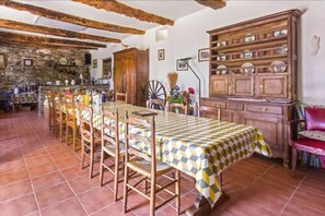 Bao gồm bữa sáng kiểu Âu hàng ngày 