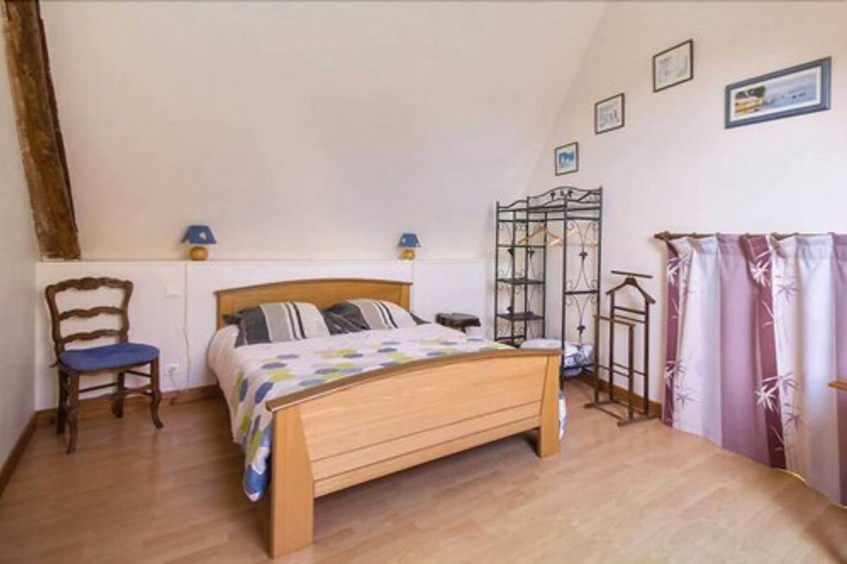 Double Room (Lin) | Iron/ironing board (on request), free WiFi, individually decorated