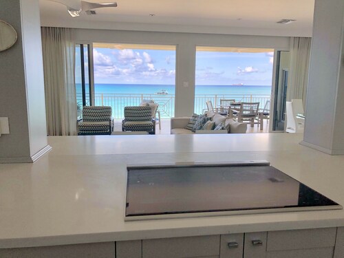Beautiful Oceanfront Condo on Seven Mile Beach