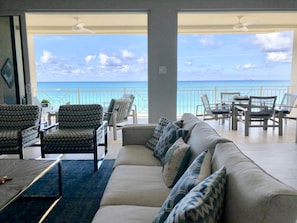 TV connectée, jeux vidéo, lecteur de DVD, livres