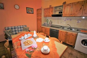 Oven, stovetop, cookware/dishes/utensils - apartment in the historic center (Pulcherini)