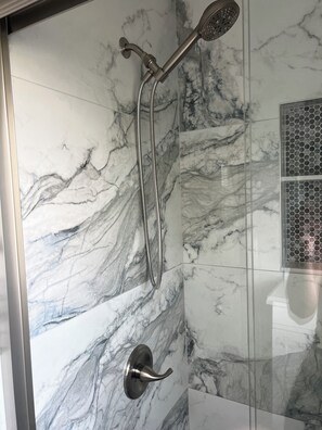 Combined shower/tub, hair dryer, towels, soap - Catalina Spectacular Oceanfront  4BR 4BA Duplex Addition & Major Renovation 2025 (Emerald Isle)