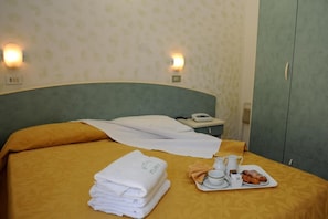 Desk, free WiFi
