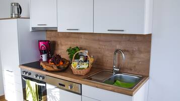 Réfrigérateur, four, plaque de cuisson, lave-vaisselle