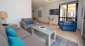 Luxury-Apartment, 3 Schlafzimmer, Küche, Meerblick | Wohnzimmer
