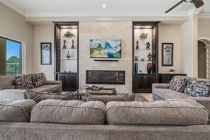 TV, video games, table football - Legends Estate: Private Pool, Game Loft, Theater, Near Diseny (Four Corners)