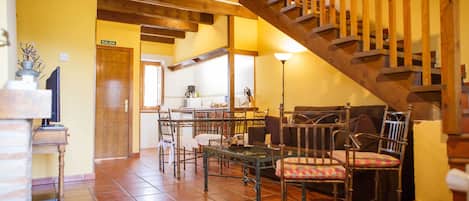 Smart-TV, Kamin, Netflix, DVD-Player