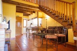 Smart-tv, een open haard, Netflix en een dvd-speler