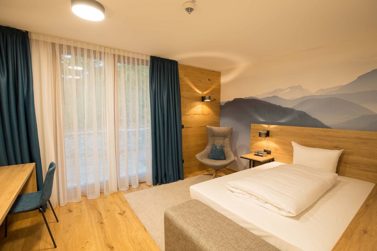 1 bedroom, desk, laptop workspace, free WiFi