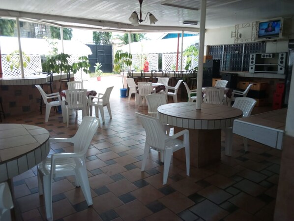 Breakfast, lunch, dinner served; local and international cuisine - Kitui Resort Hotel (Kitui)