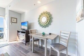 Dining - Gulf View ~ Studio Unit ~ Private Foyer ~ Resort Pool (Miramar Beach)