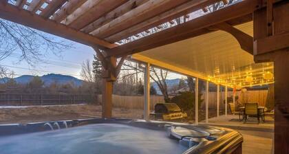 4BR♔Broadmoor Retreat♞Hottub, Firepit, lähellä polkuja