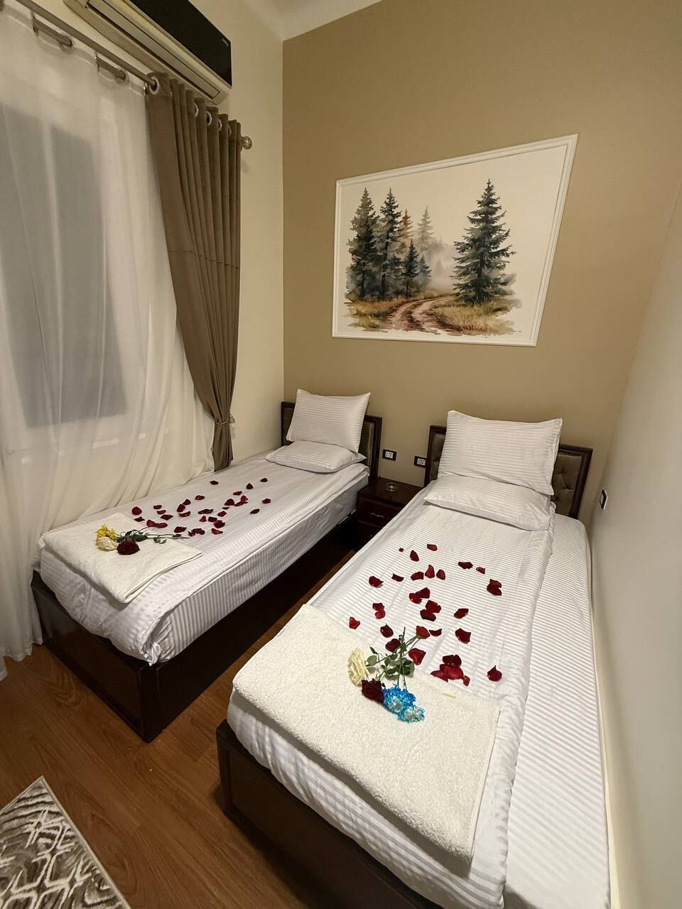 Tomannsrom – standard | Sengetøy av topp kvalitet, dundyner, memory foam-senger og minibar