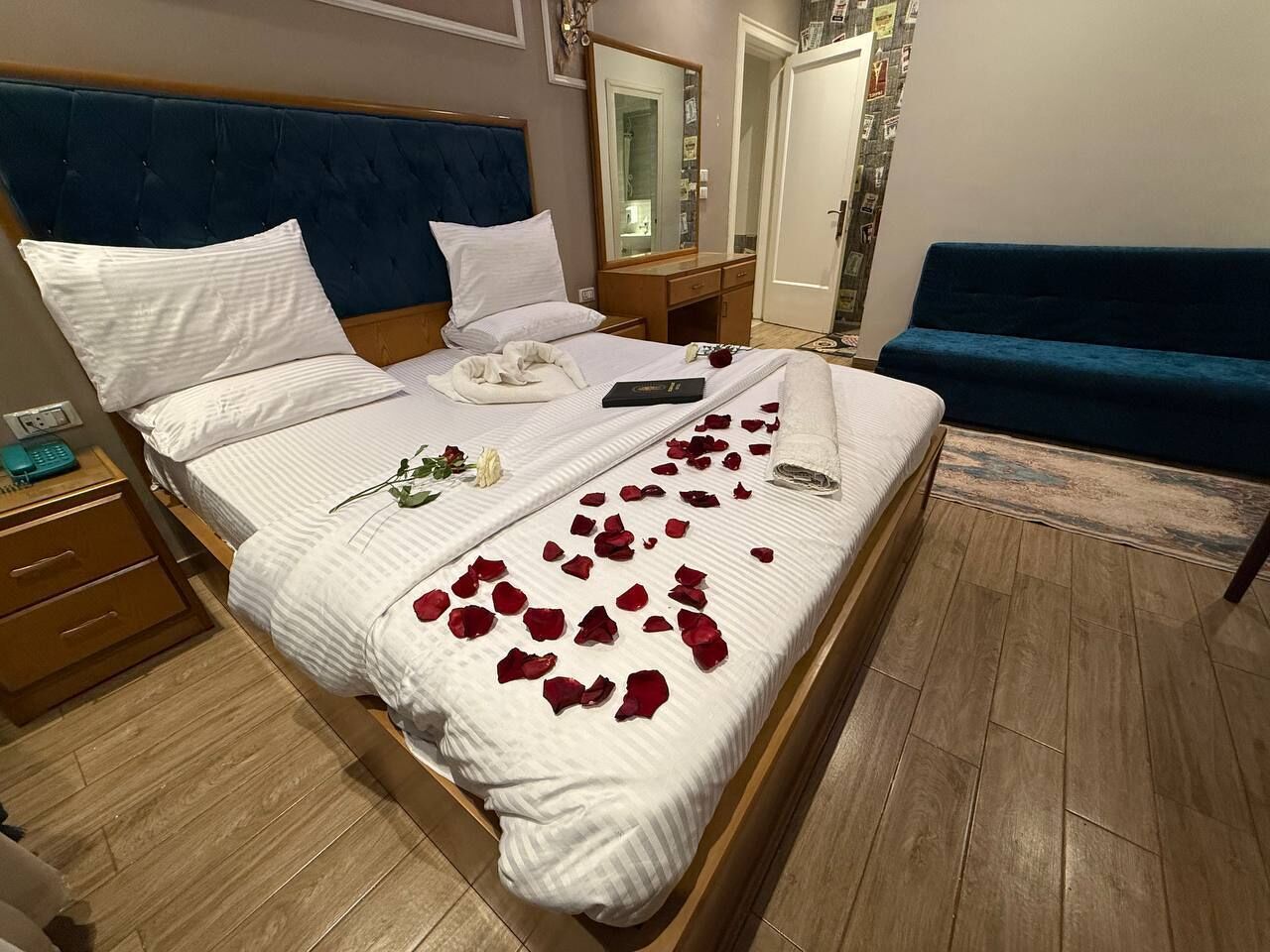 Dobbeltrom – deluxe, 1 dobbeltseng, aircondition, byutsikt | Sengetøy av topp kvalitet, dundyner, memory foam-senger og minibar