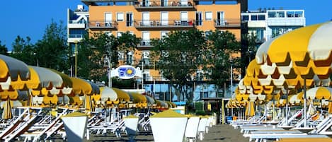 Beach nearby, white sand, sun-loungers, beach umbrellas