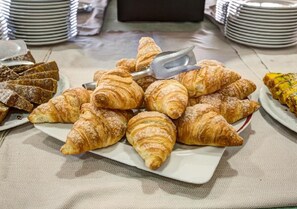 Free daily buffet breakfast  - Hotel Atlas (Rimini)