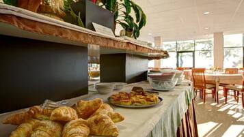 Colazione a buffet inclusa, servita tutte le mattine