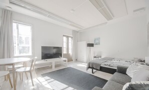 Family Apartment, Private Bathroom | Living area