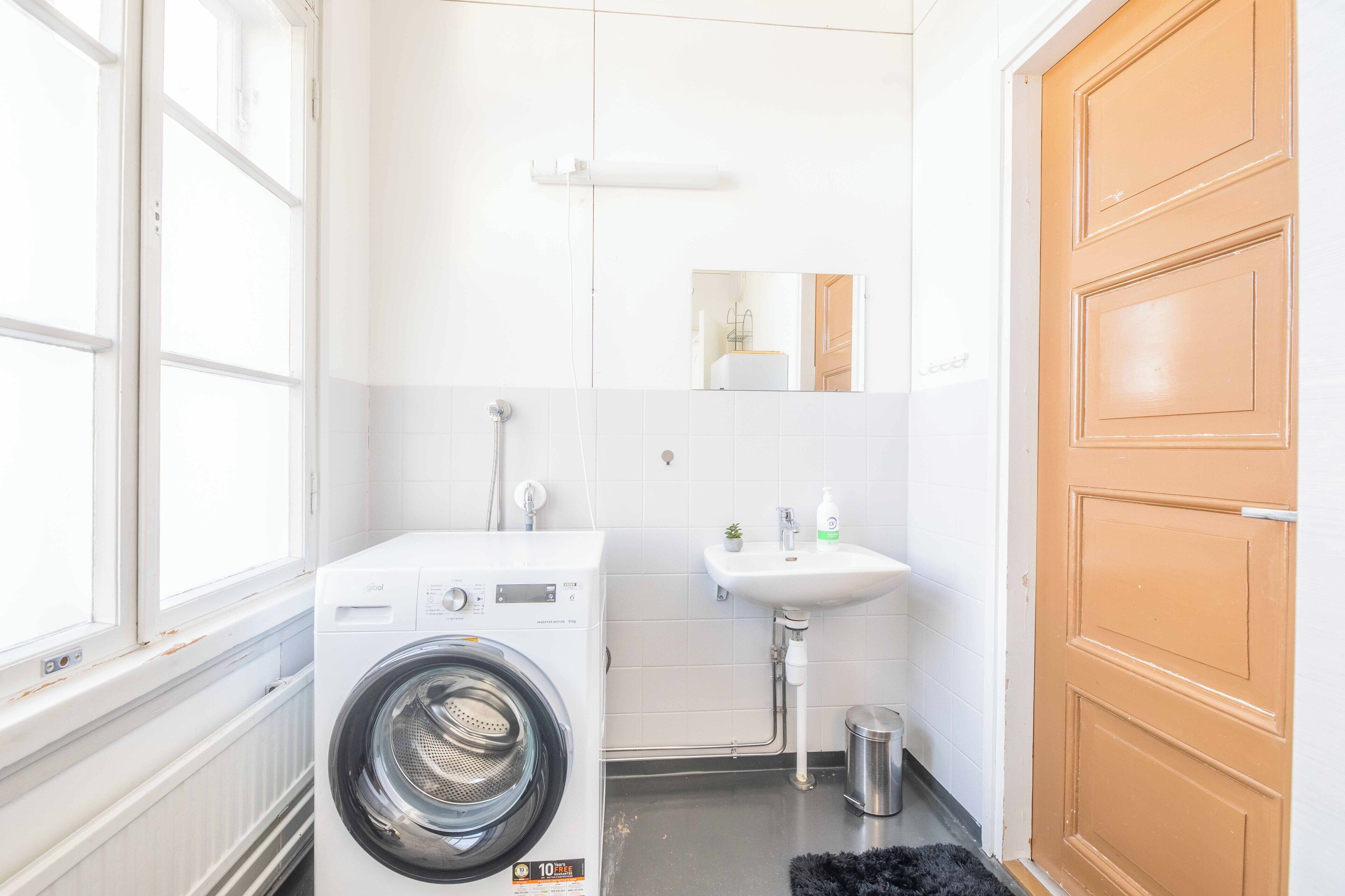 city apartment, 3 bedrooms | bathroom | towels