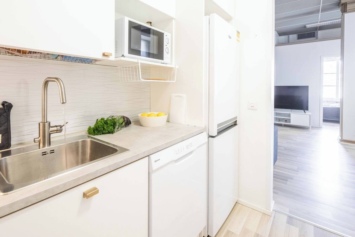 city apartment, 3 bedrooms | private kitchen | fridge, microwave, coffee/tea maker, electric kettle