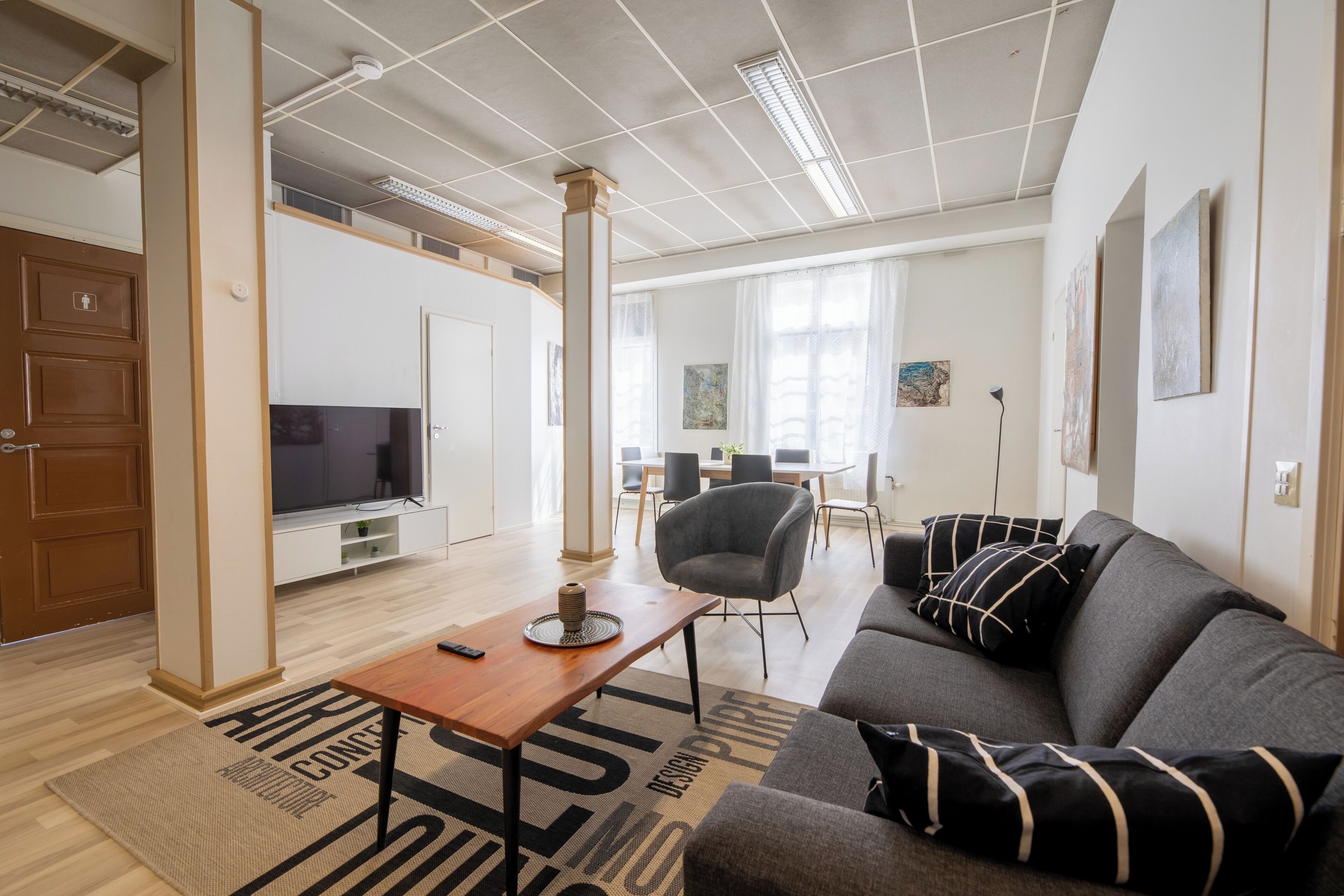 city apartment, 3 bedrooms | living area