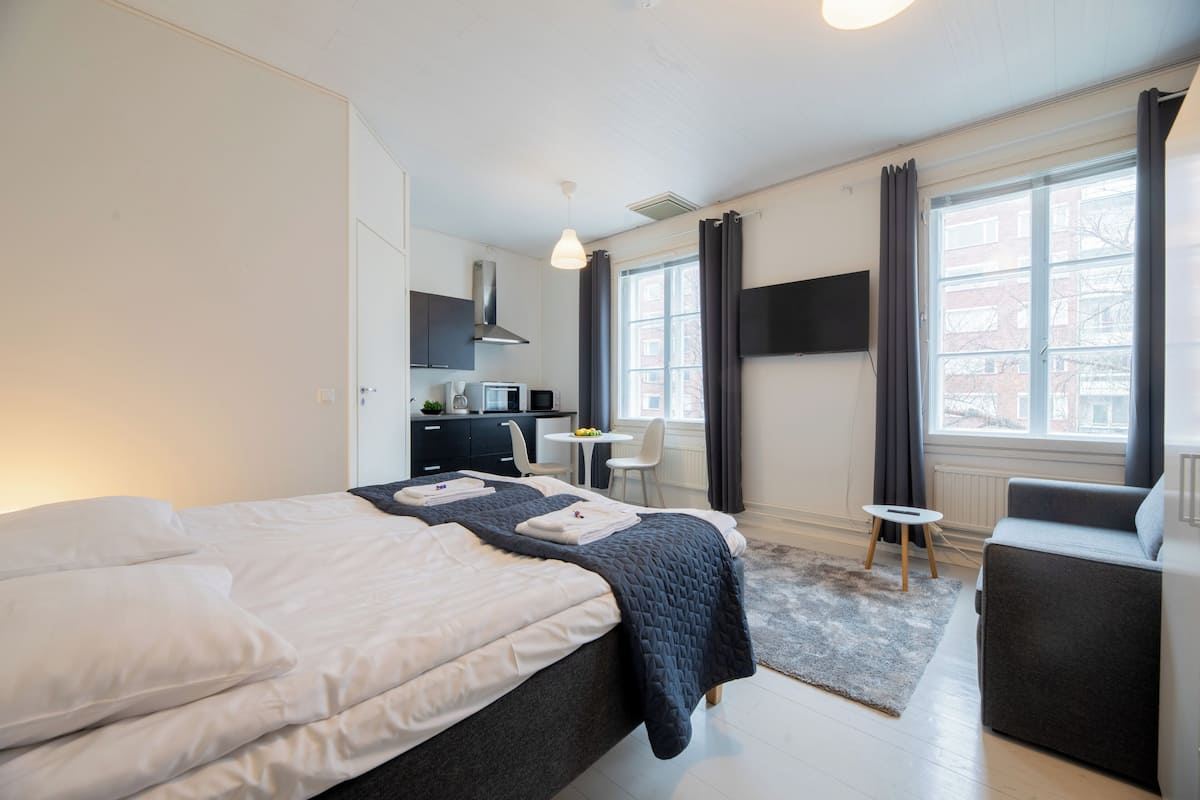 family room, private bathroom | 1 bedroom, egyptian cotton sheets, premium bedding