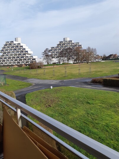 apartment in a 10 hectare park, 800m from the sea