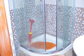 Bathroom shower - Bells Guest House (Ol Kalou)