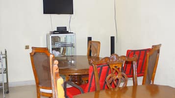 Spécialités Cuisine locale et internationale