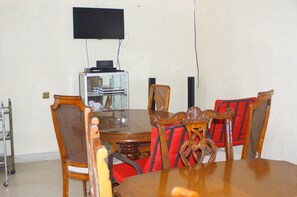 Breakfast, lunch, dinner served; local and international cuisine - Bells Guest House (Ol Kalou)