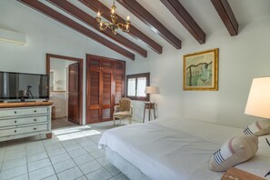5 dormitorios, tabla de planchar con plancha, wifi y ropa de cama