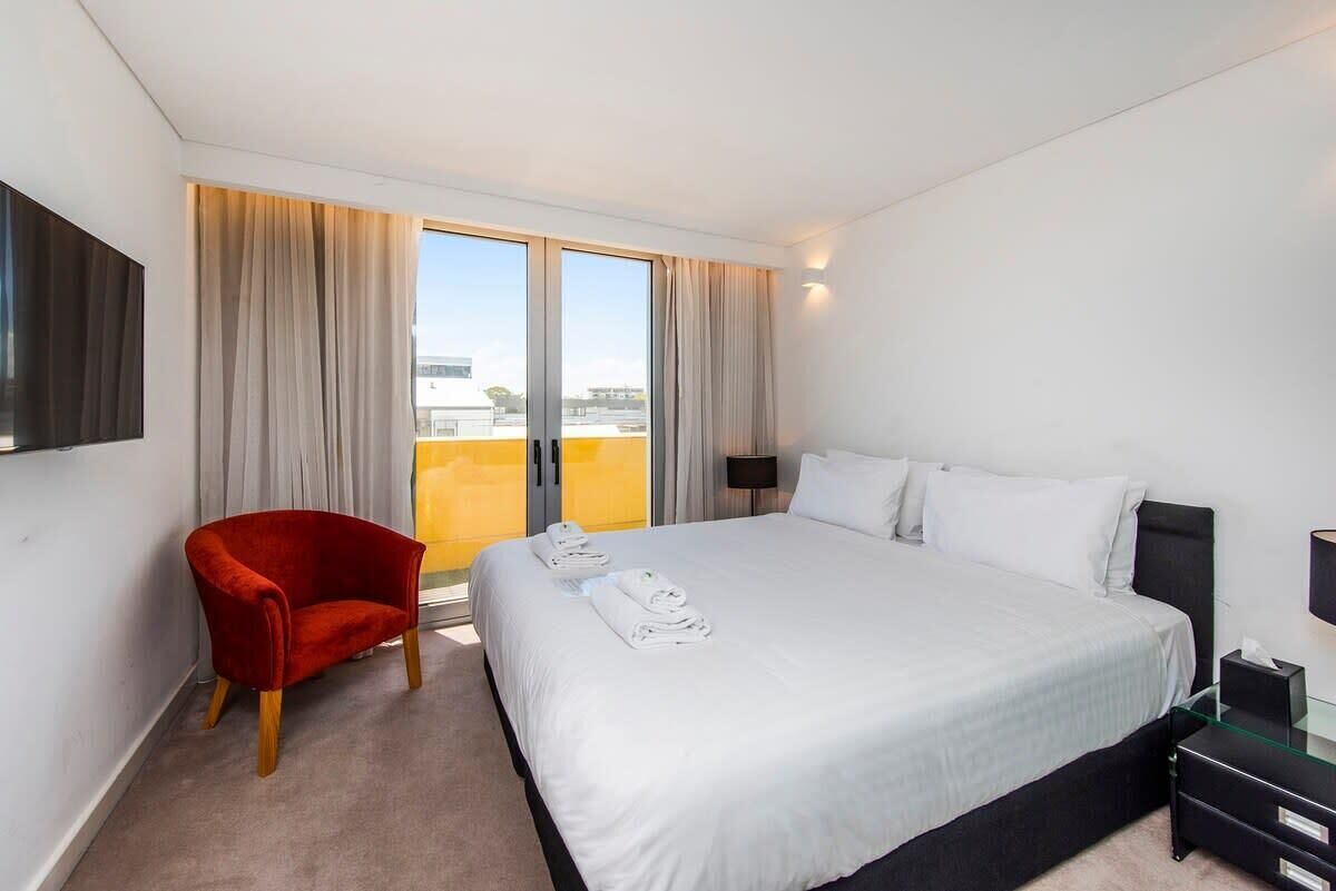 Stylish Room - Enjoy City Views on Rooftop Terrace