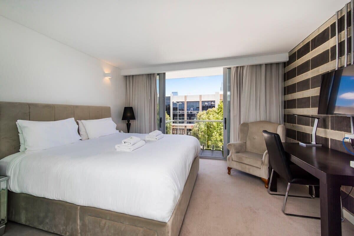 Elegant 1 Bedroom Studio in the City