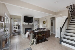 Een smart-tv en een open haard