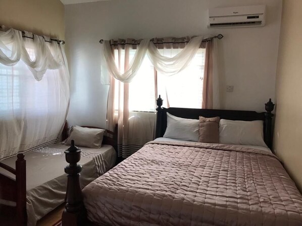 2 bedrooms, iron/ironing board, free WiFi - Two Bedroom Townhouse In Caribbean Estate (Portmore)