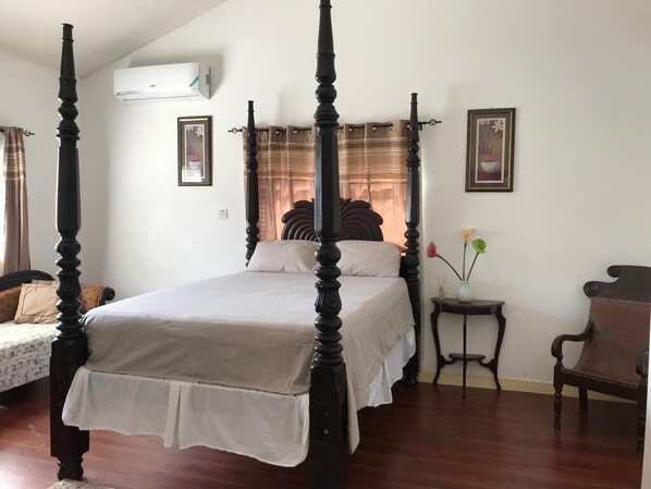 2 bedrooms, iron/ironing board, free WiFi