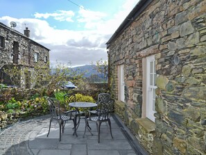 Outdoor dining - 2 bedroom accommodation in Applethwaite, near Keswick (Applethwaite, near Keswick)